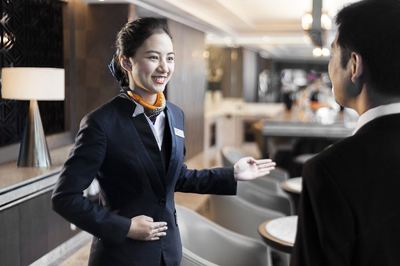 酒店大亨巴倫·希爾頓 輝煌業績與父子較勁的一生